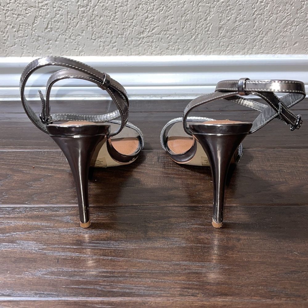 STEVE MADDEN SILVER HEELS SIZE 10 - Picture 5 of 8